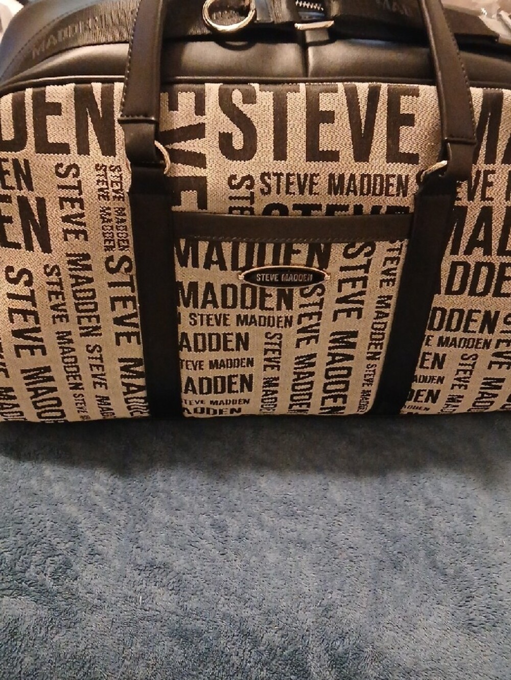 Steve Madden Black & White Logo Weekender Bag Used Once. - Picture 2 of 13
